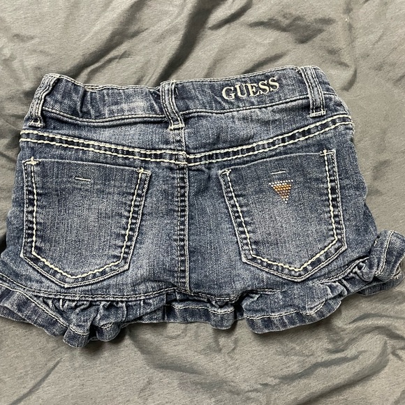 Size 6 little girls guess jean skirt - Picture 3 of 5